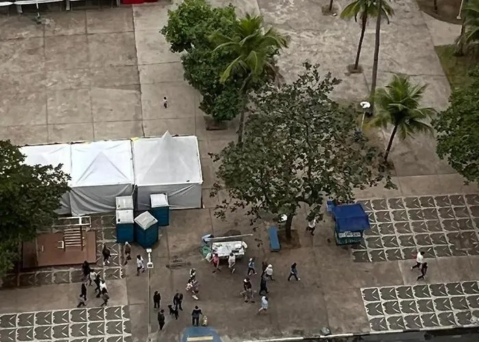 Cobertura 5 suites frente mar Guarujá Pitangueiras
